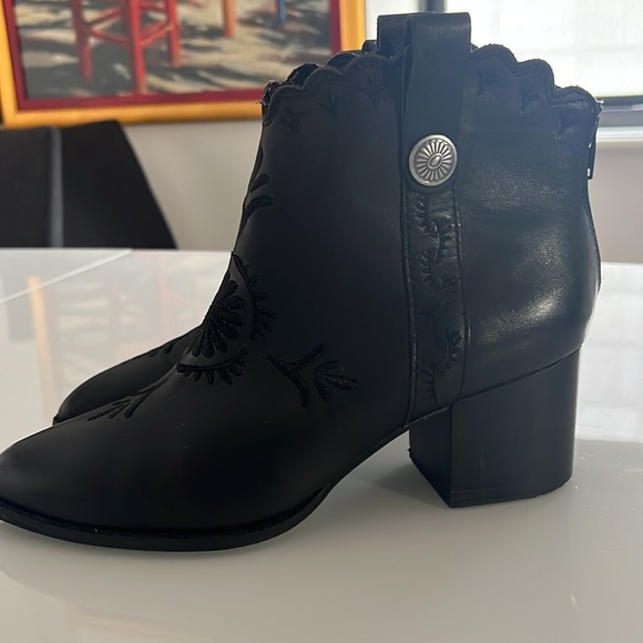 Seyschelles Black Leather embroidered western style booties - Picture 8 of 15